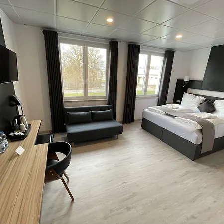 Yebs Hotel